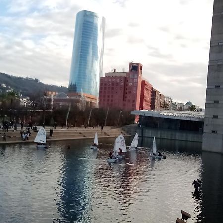 Coqueto Apartamento Frente Al Guggenheim Bilbao Bagian luar foto
