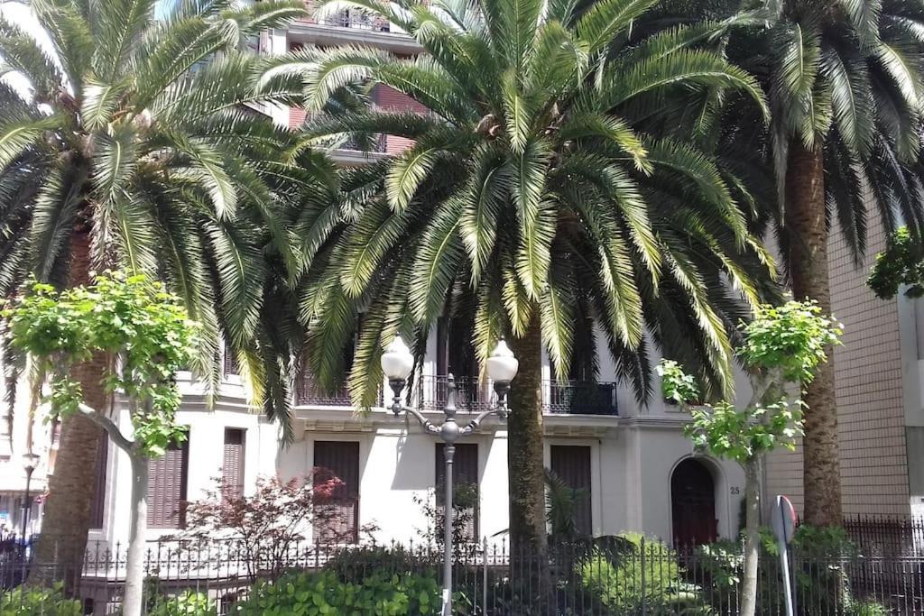 Coqueto Apartamento Frente Al Guggenheim Bilbao Bagian luar foto